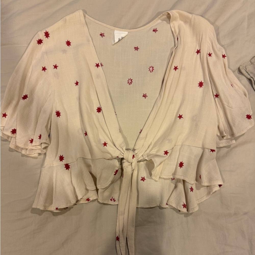 Flowy top with tie in the front!